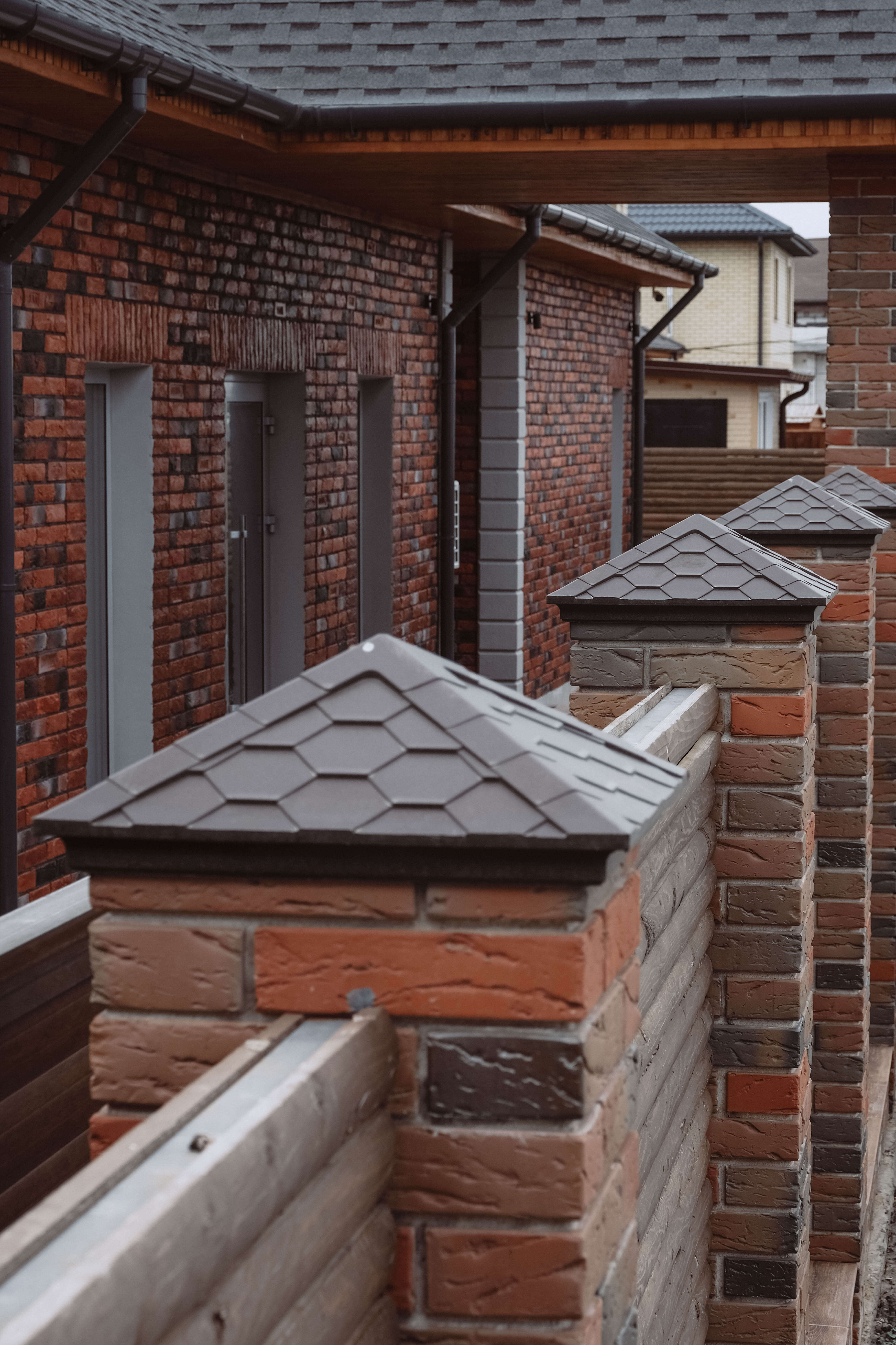 Колпак Zking Эверест Коричневый на столб 1.5х1.5 кирпича (390х390мм) в Ставрополе фото